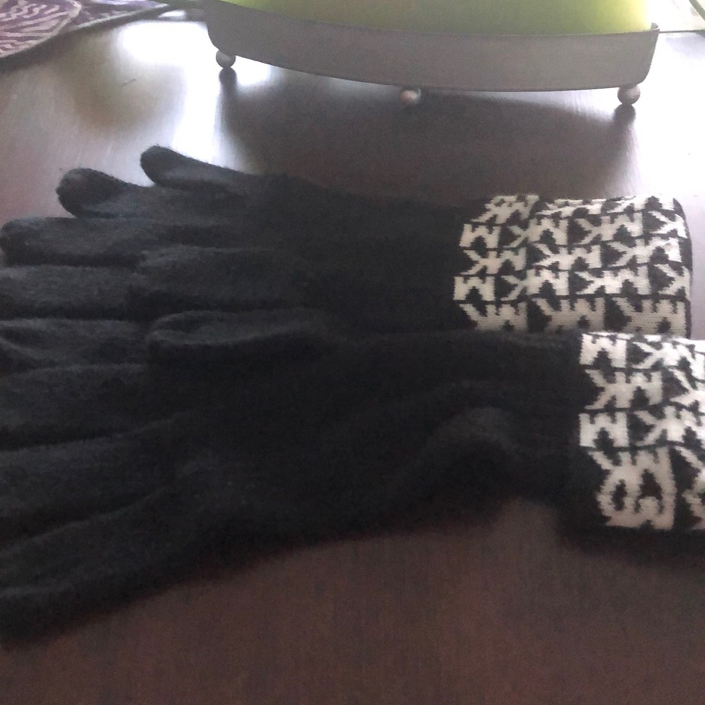 Michael Kors knit gloves